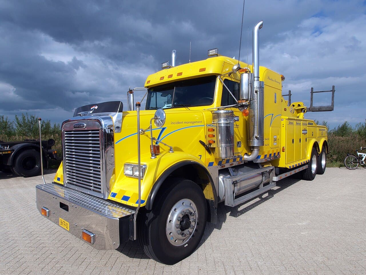 Freightliner FLD120