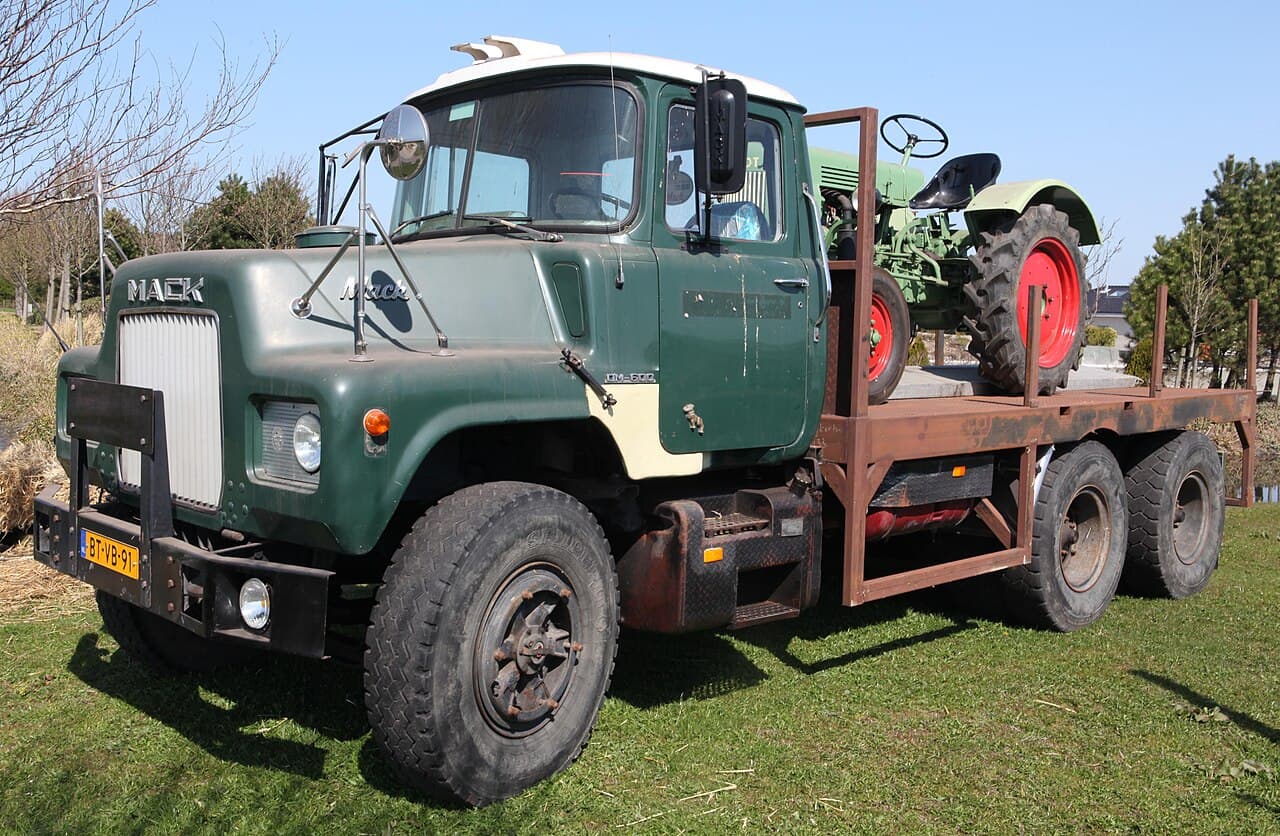 Mack Trucks DM Series