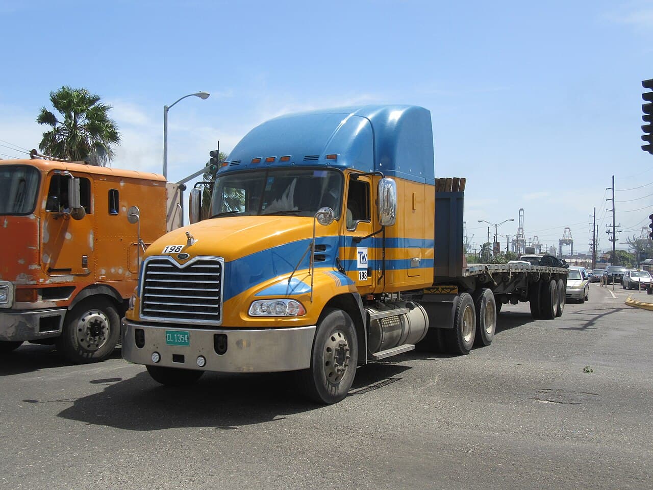 Mack Trucks Pinnacle