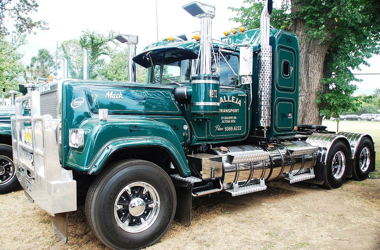 Mack Trucks Super-Liner